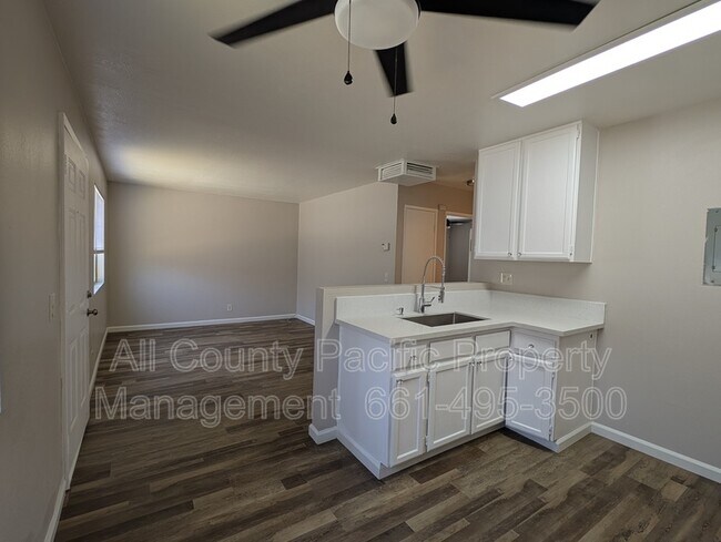 Foto del edificio - 8742 E Avenue U