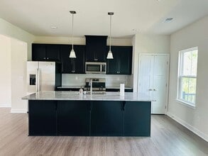 Building Photo - 9904 Oaklawn Blvd NW