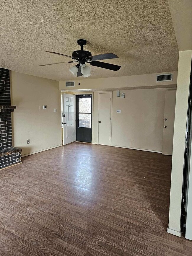 Building Photo - Spacious Newly Remodeled 3 Bed! Sandia Sch...