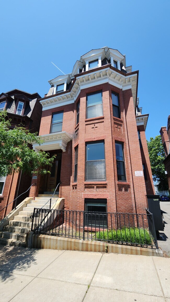 Building Photo - 778 E Broadway