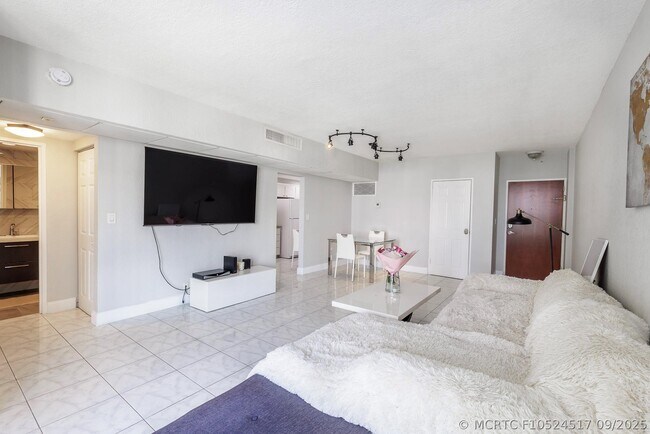 Building Photo - 3801 S Ocean Dr