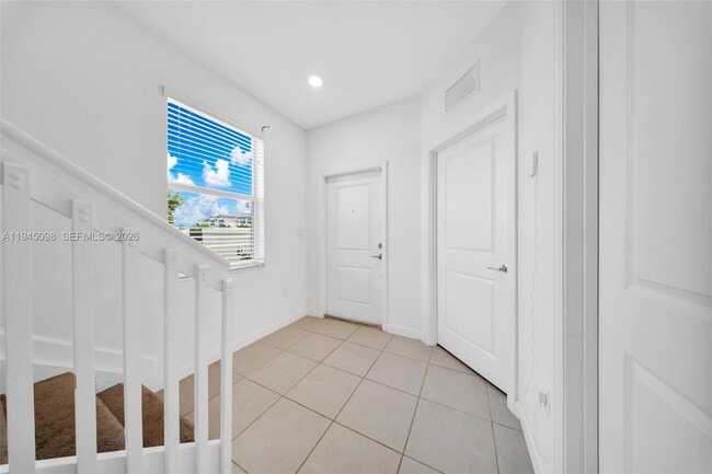 Foto del edificio - 2699 SE 19th St