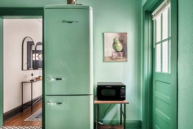 Foto del edificio - 713 Grandin Rd