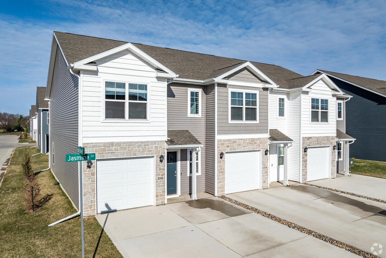 Townhomes For Rent In Waukeenull