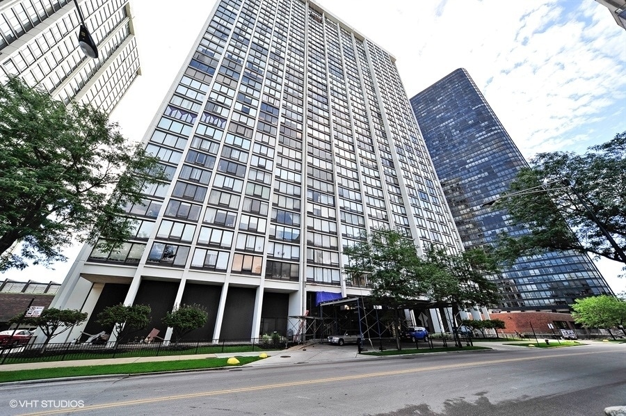 Primary Photo - 5445 N Sheridan Rd