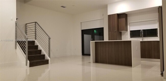 Building Photo - 10546 SW 118th Ave