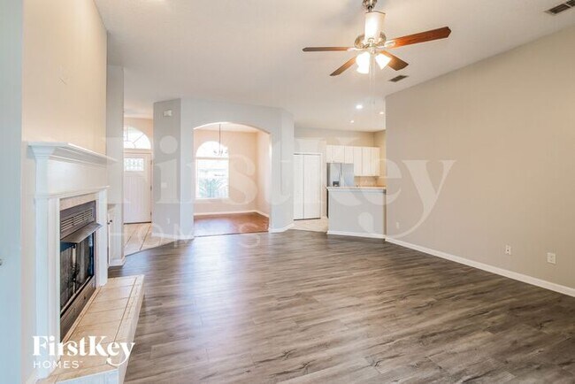 Foto del edificio - 528 Millhouse Ln