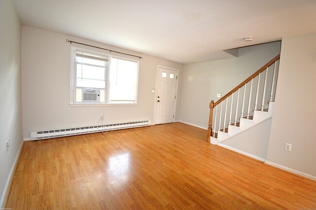 Building Photo - 250 Woodford Ave