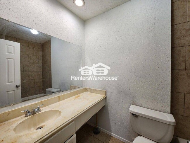 Foto del edificio - 2446 Autumn Springs Ln