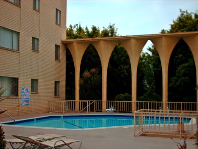 Building Photo - Burton Plaza..Gorgeous Newly Remodeled Studio..Prime Location!