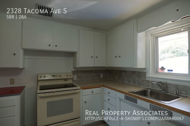 Building Photo - Large home with two kitchens near Downtown...