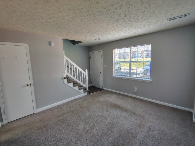 Building Photo - 11 Hobbs Ln