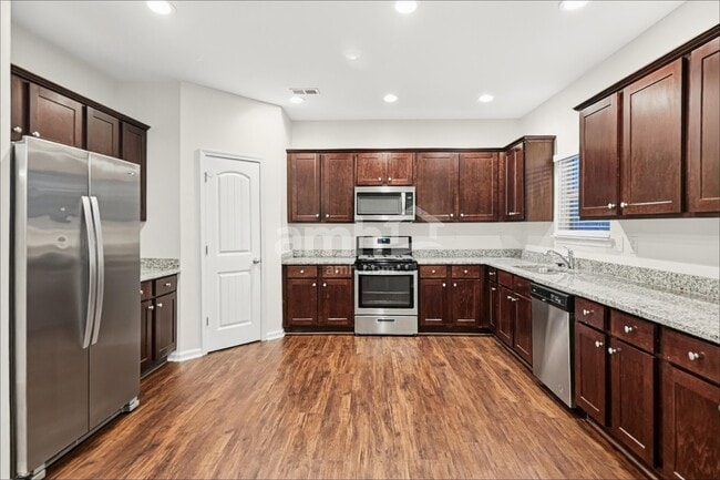 Building Photo - 977 Grenier Terrace NE