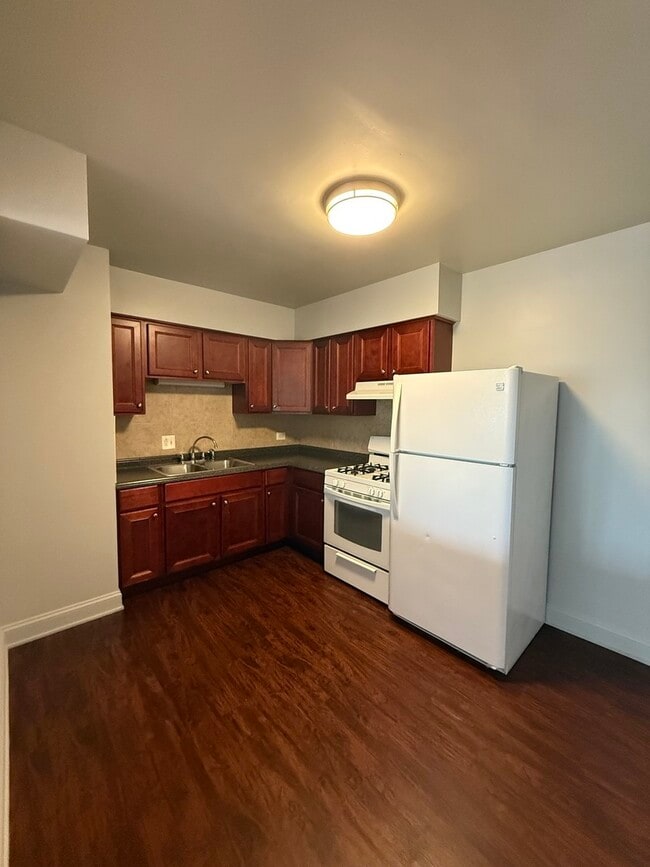 Foto del edificio - 5900 Butterfield Rd