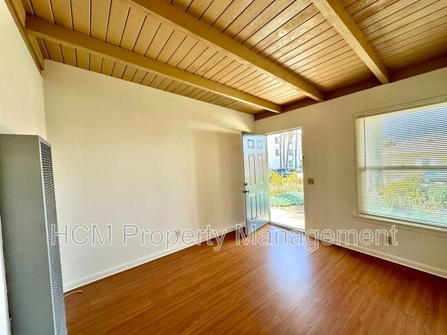 Building Photo - 103 Avenida Carmelo