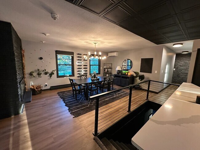Foto del edificio - 2490 Quail Ave N