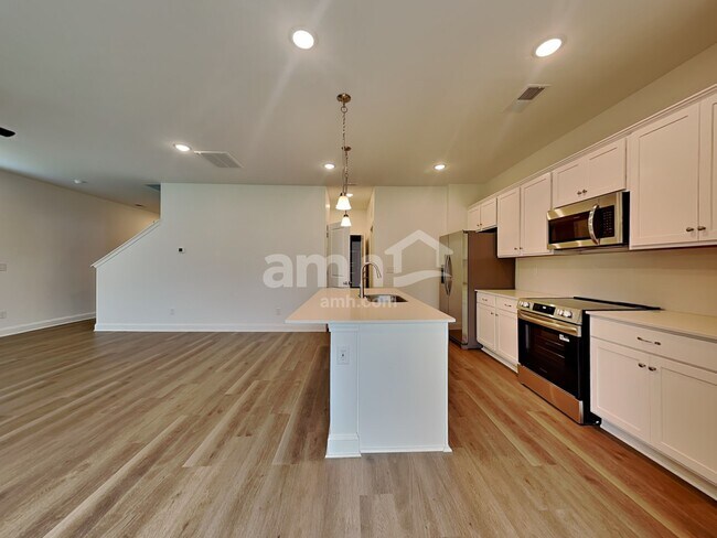 Building Photo - 6066 Rosemore Ln