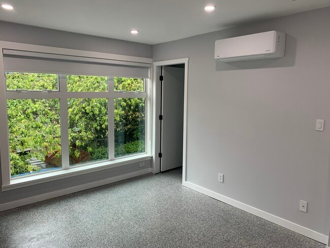 Building Photo - 2483 10th Av E