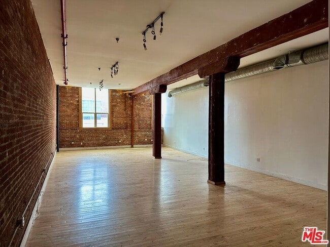 Building Photo - 726 S Santa Fe Ave