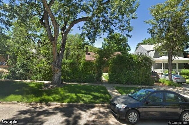 Foto del edificio - Brick Bungalow on 10th and Euclid