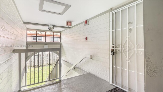 Foto del edificio - 20680 NE 4th Ct