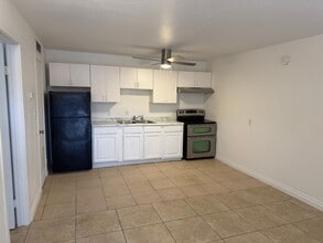 Building Photo - 3720 Royal Crest St