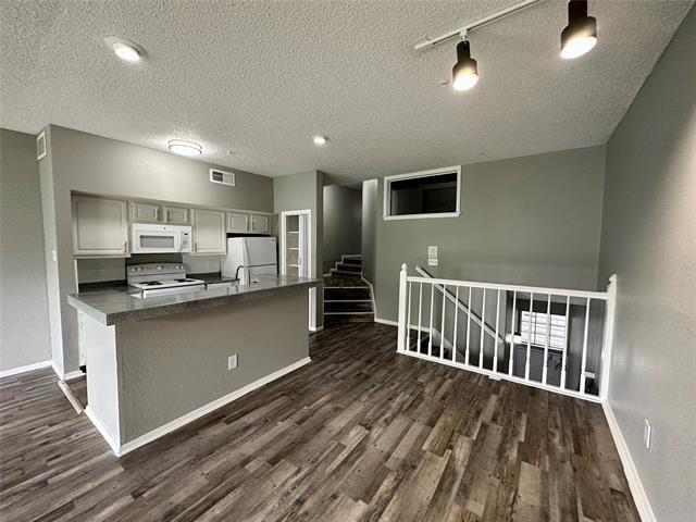 Foto del edificio - 9823 Summerwood Cir