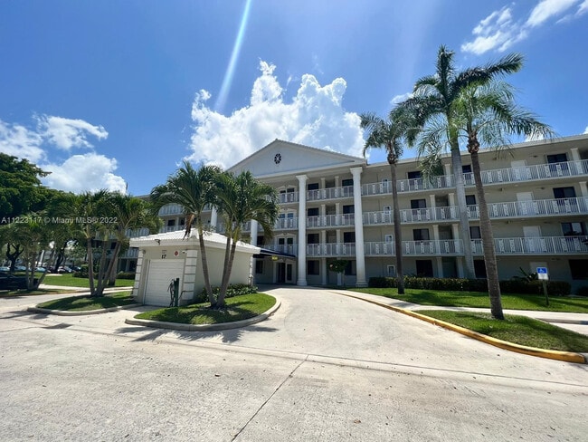 Foto del edificio - 2461 Village Blvd
