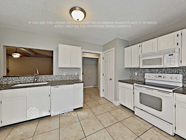 Building Photo - 8346 Lakemont Dr