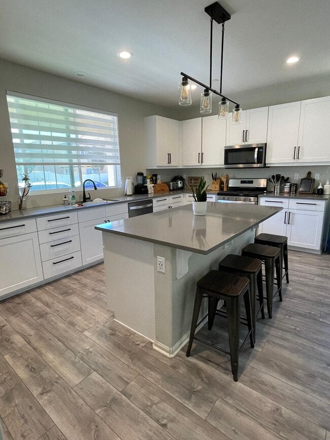 Foto del edificio - 1593 Bath Ave