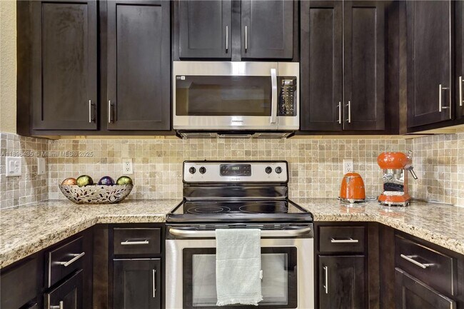 Foto del edificio - 346 NE 47th Pl