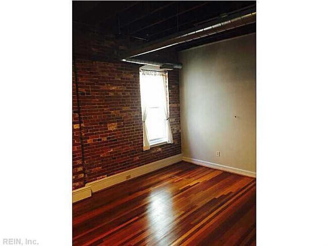 Building Photo - Gorgeous Loft At The Center Of It All Downtown!