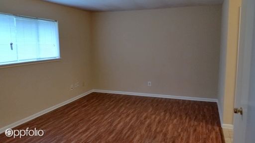Foto del edificio - 430 Mistywood Dr