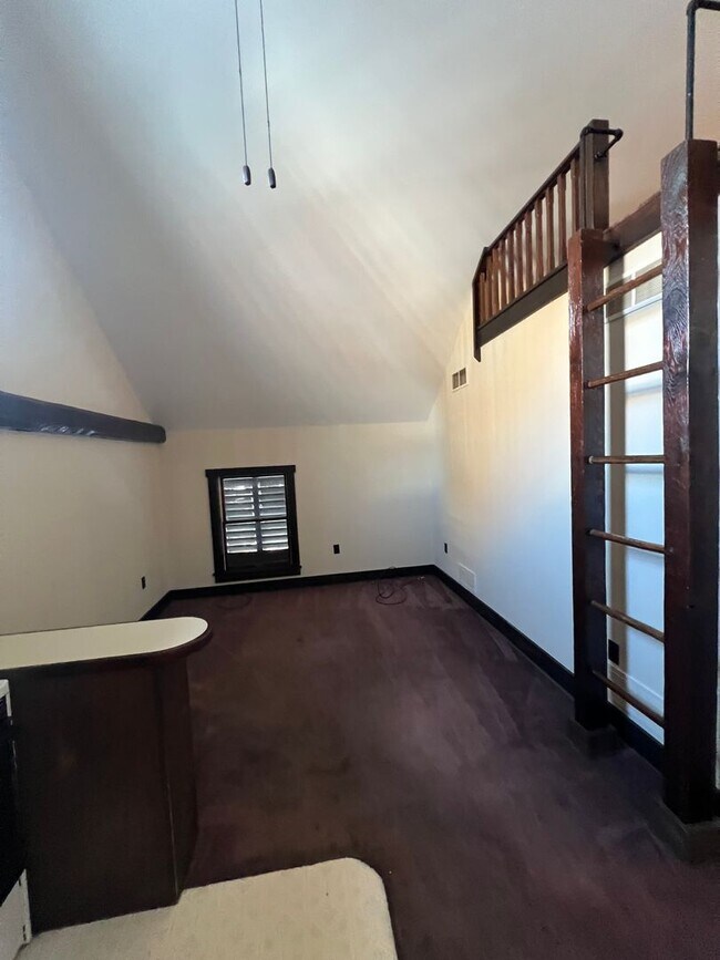 Building Photo - Downtown Carlisle Hidden Gem.