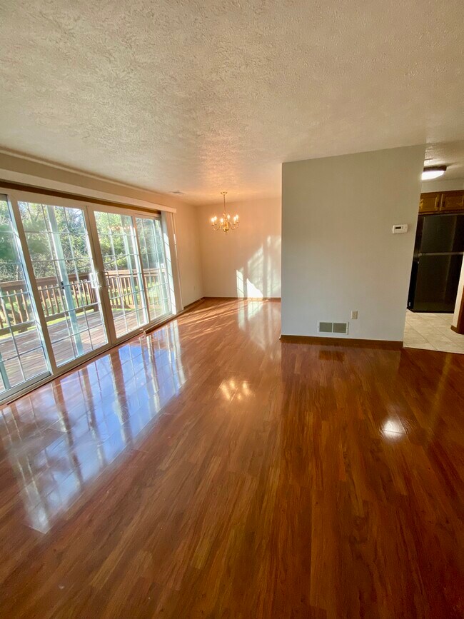 Foto del edificio - 30 Monmouth Dr