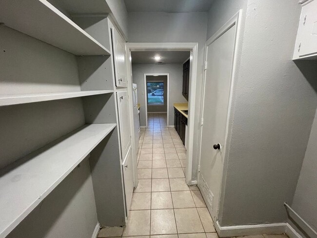 Building Photo - 930-932 Lindy Court