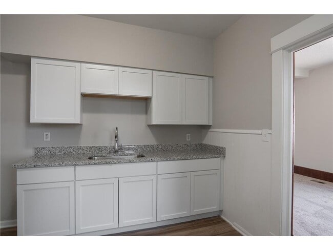 Building Photo - 188 Wyoming St E