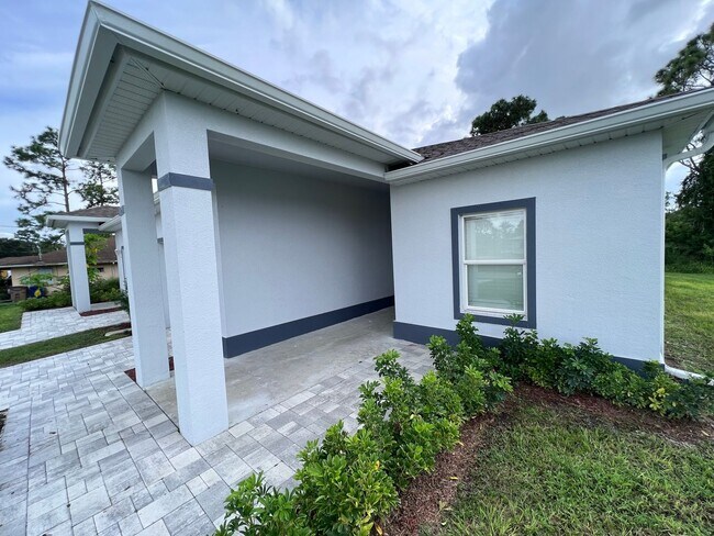 Building Photo - Beautiful 3 Bedroom Two Bath Duplex