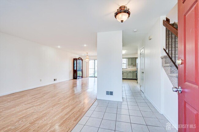 Foto del edificio - 404 Maplecrest Rd