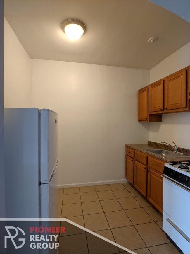 Building Photo - 4857 N Damen Ave