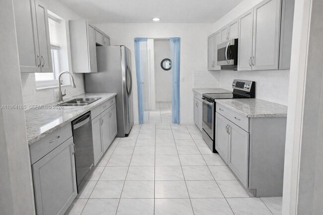 Foto del edificio - 121 SW 28th Terrace