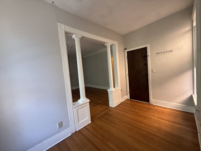 Building Photo - 338 Madison Ave