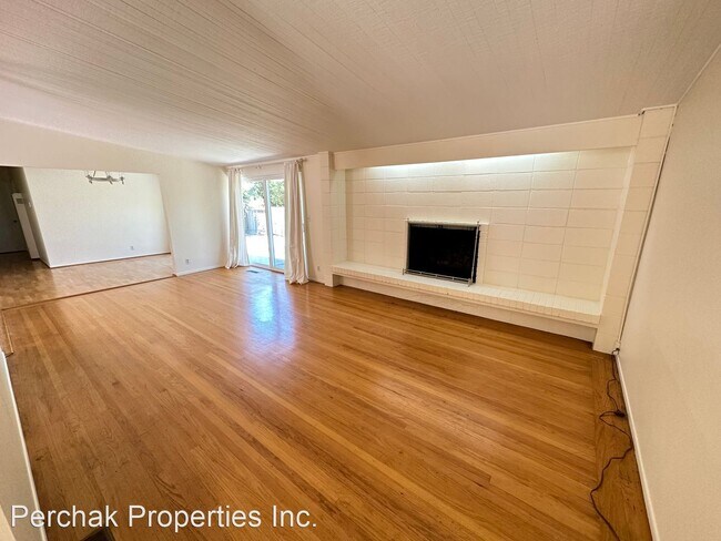 Building Photo - 5 br, 2 bath House - 3185 Lucas Circle
