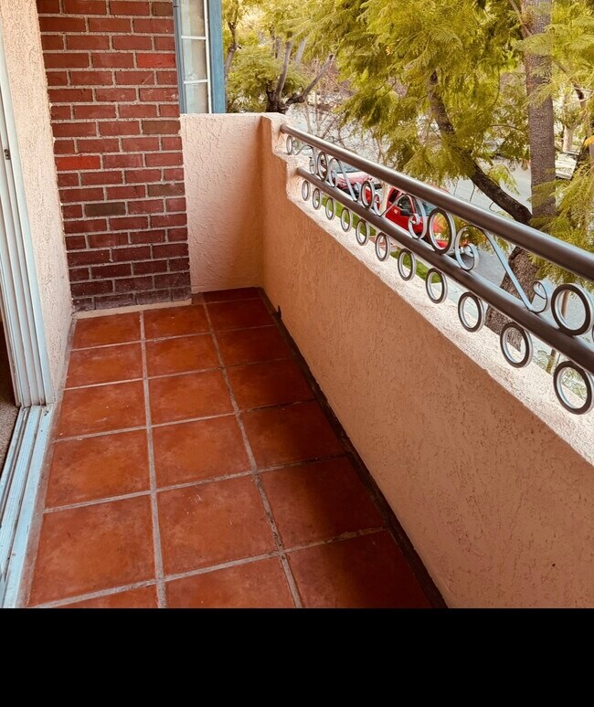 Foto del edificio - 415 S Verdugo Dr