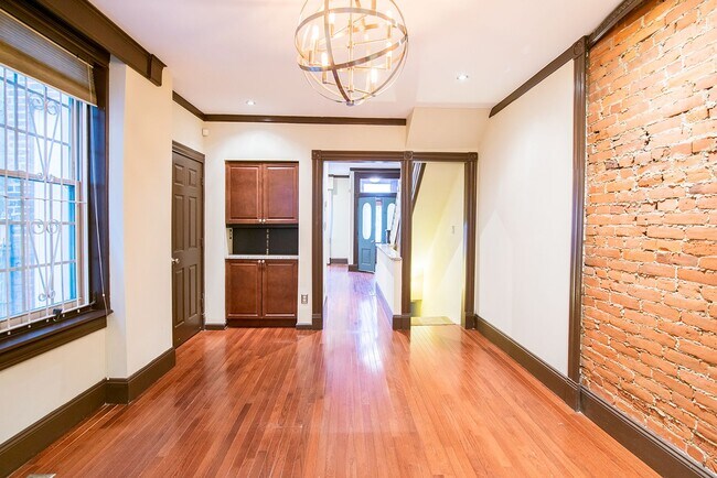 Foto del edificio - Charming Three Bed Point Breeze Townhome