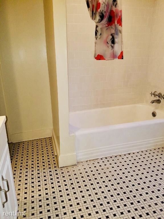 Building Photo - 2217 Elsinore Ave