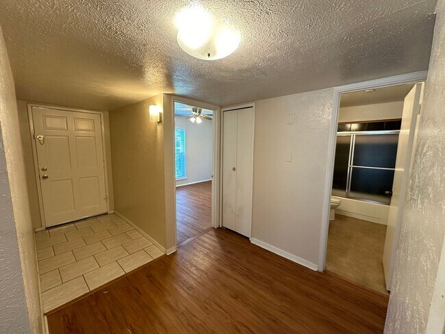 Building Photo - Lovely Home for rent in Plano!