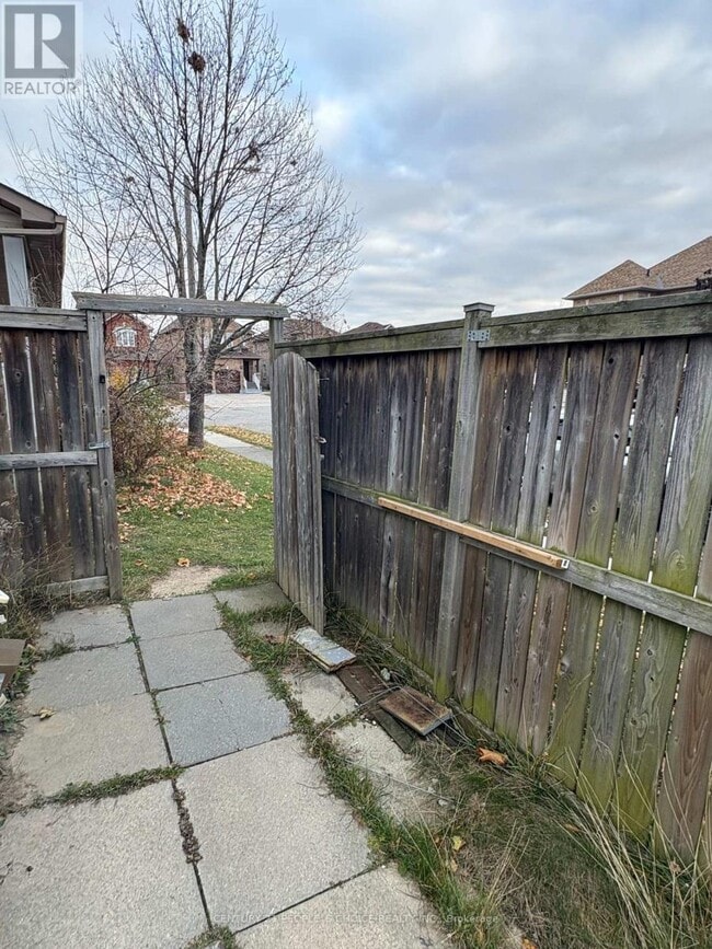 Photo du bâtiment - 2 Fallstar Crescent