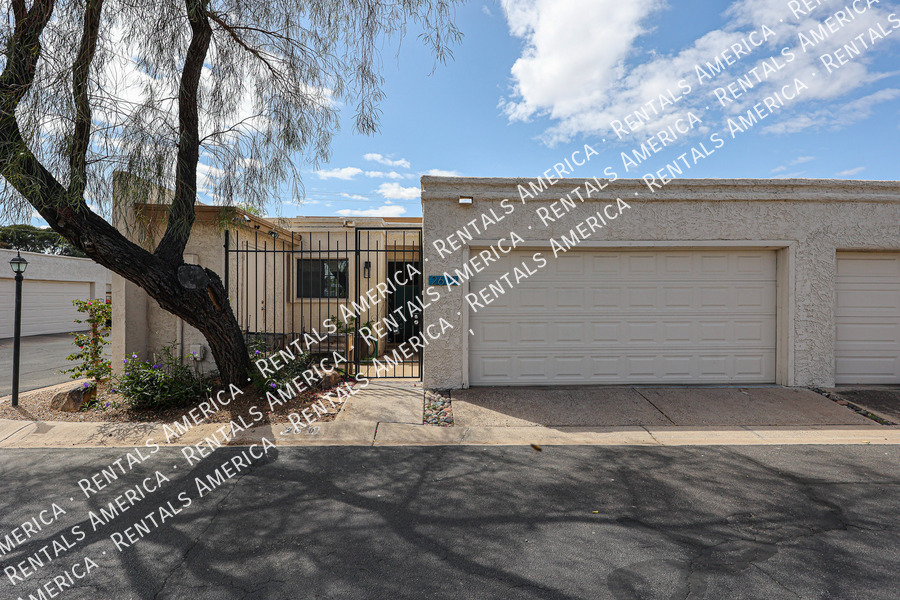 Primary Photo - 2619 E Windsor Ave