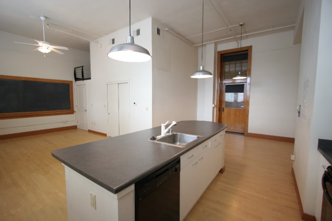 Building Photo - 100 Broadway Blvd NE